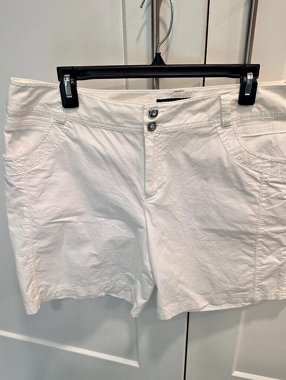 I.N.C International Concepts Women's Cargo Shorts White Size 12 Like New